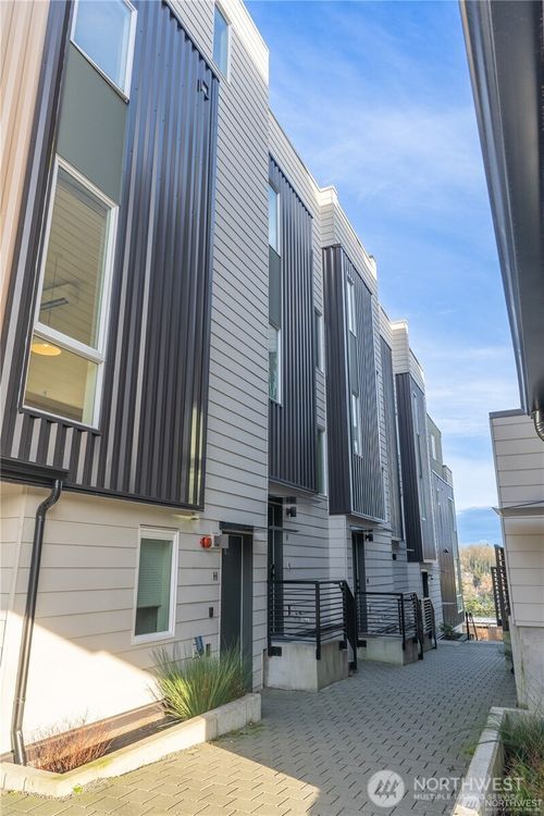 h-3088 Sw Avalon Way, Seattle, WA, 98126-2684 | Card Image