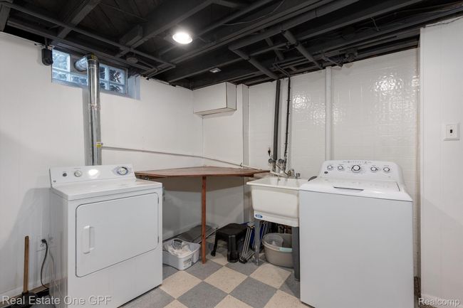 2368 Stanhope St, House other with 3 bedrooms, 2 bathrooms and null parking in Grosse Pointe Woods MI | Image 20