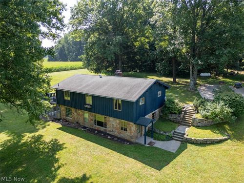2072 Hartville Rd, Mogadore, OH, 44260-9427 | Card Image