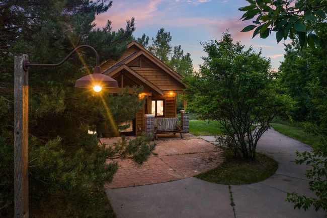 Mature trees and landscaping | Image 7