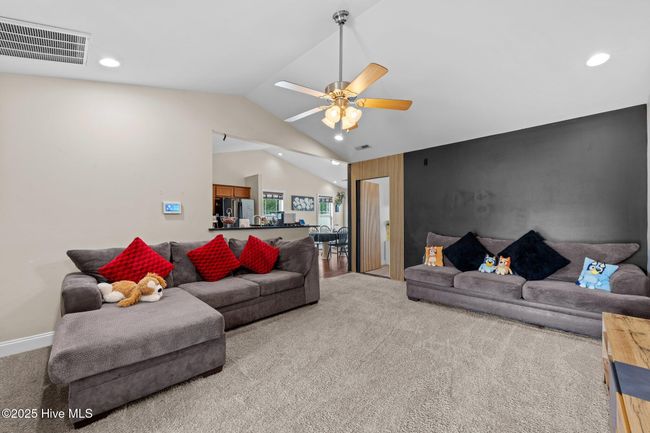 101 Falcon Landing Ct, House other with 3 bedrooms, 2 bathrooms and 3 parking in New Bern NC | Image 5