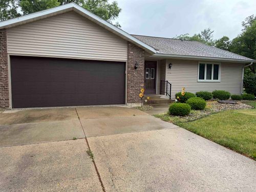 714 Quail Ridge Dr, Freeport, IL, 61032-2920 | Card Image