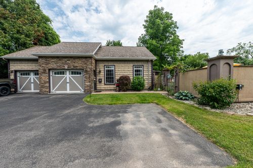 9 Williamson St, Malone, NY, 12953-1414 | Card Image