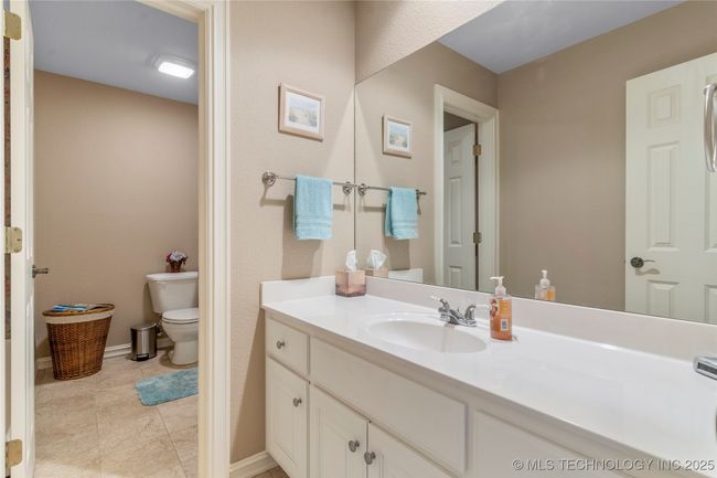 upstairs full bathroom | Image 38