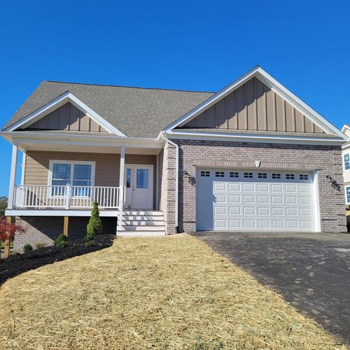 6903 Doral Dr, Radford, VA, 24141-5660 | Card Image