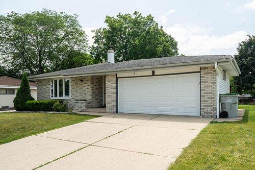 8625 W Petersik Street, Milwaukee, WI, 53224 | Card Image