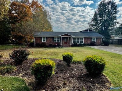 3813 Meadow Wood Circle, House other with 4 bedrooms, 2 bathrooms and null parking in Guntersville AL | Image 2