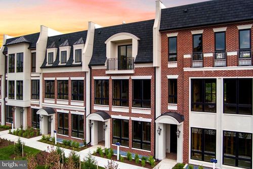 32-7047 Liberty Ln, MCLEAN, VA, 22101-4347 | Card Image