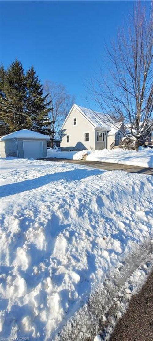 {{alt}} | Card Image