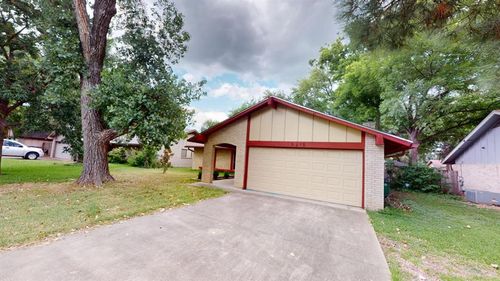 9215 Hunters Trce E, Austin, TX, 78758-6523 | Card Image