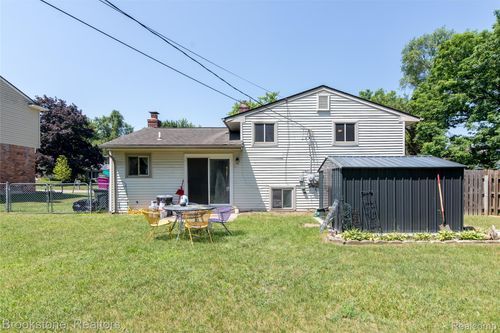 1986 Greenmeadow Dr, Walled Lake, MI, 48390-2532 | Card Image