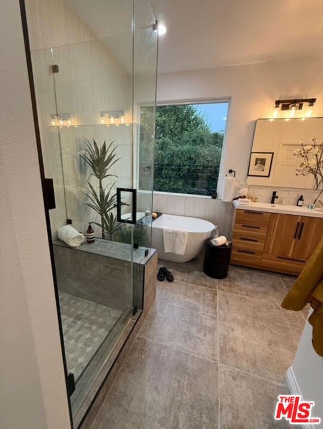 APT-11 - 4414 Moorpark Way, Townhouse with 2 bedrooms, 3 bathrooms and null parking in Toluca Lake CA | Image 23