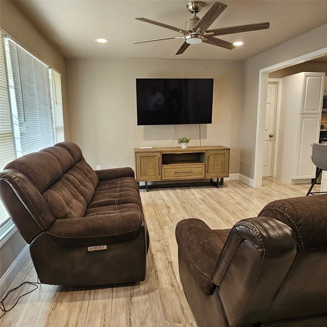 Living area with ceiling fan, light wood-style flooring, baseboards, healthy amount of natural light, and recessed lighting | Image 10