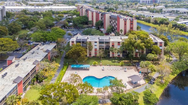 APT-306 - 2206 S Cypress Bend Dr, Condo with 2 bedrooms, 2 bathrooms and null parking in Pompano Beach FL | Image 22