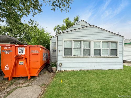 7576 Continental Ave, Warren, MI, 48091-2609 | Card Image