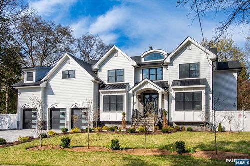 8 Broad St, Demarest, NJ, 07627-2401 | Card Image