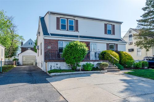 126 Scranton Ave, Lynbrook, NY, 11563-2813 | Card Image