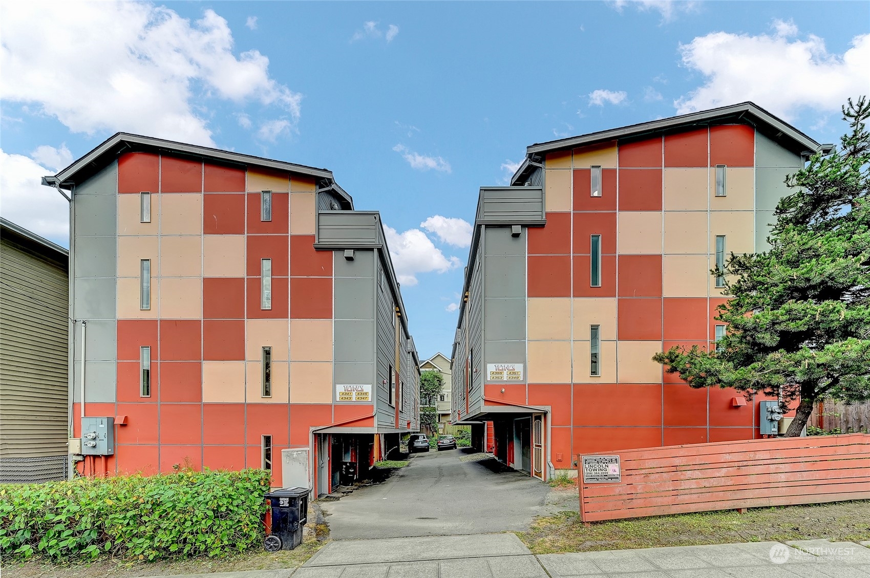 8th Ave, Seattle, WA 98105