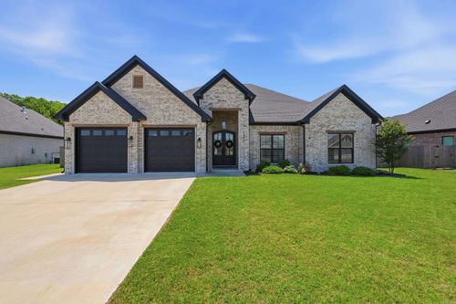 2425 Lilac Dr, Conway, AR, 72034-8085 | Card Image