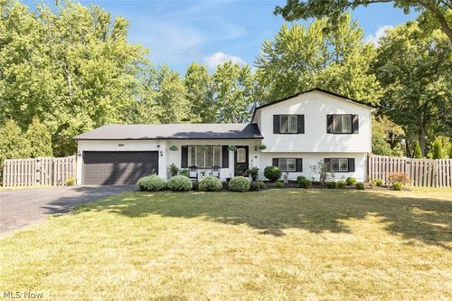 7243 Adkins Rd, Mentor, OH, 44060-5134 | Card Image