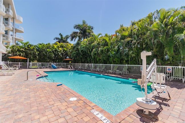 404 - 11605 Gulf Blvd, Condo with 2 bedrooms, 2 bathrooms and null parking in TREASURE ISLAND FL | Image 30