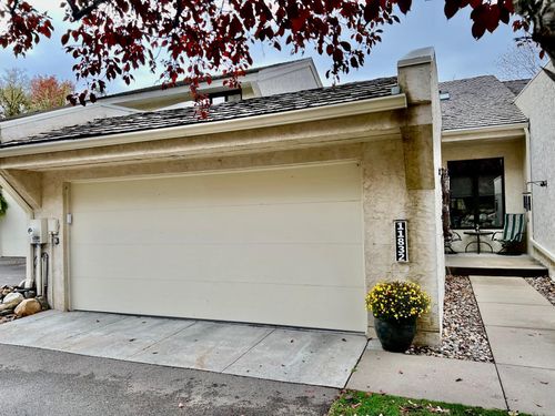 11832 Bren Rd, Hopkins, MN, 55343-9464 | Card Image