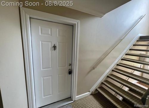 apt-112-2445 Torquay Ave, Royal Oak, MI, 48073-1137 | Card Image
