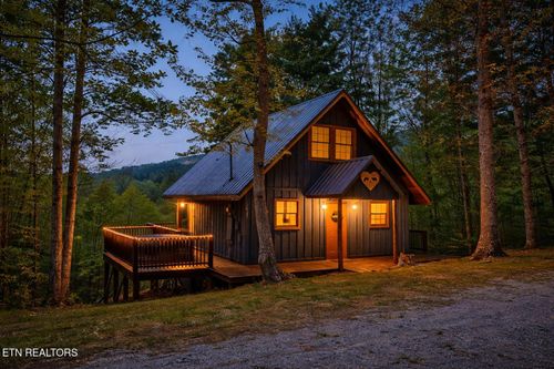 3827 Getta Way, Gatlinburg, TN, 37738-6381 | Card Image