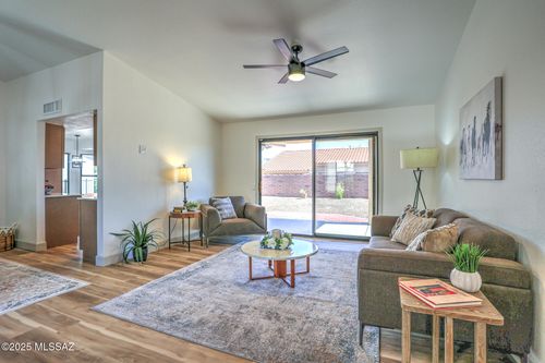 858 E Crown Ridge Dr, Oro Valley, AZ, 85755-8801 | Card Image