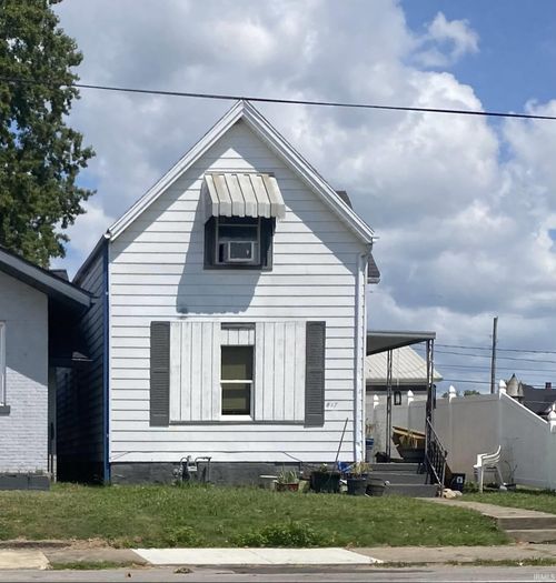 817 W Franklin St, Evansville, IN, 47710-1137 | Card Image