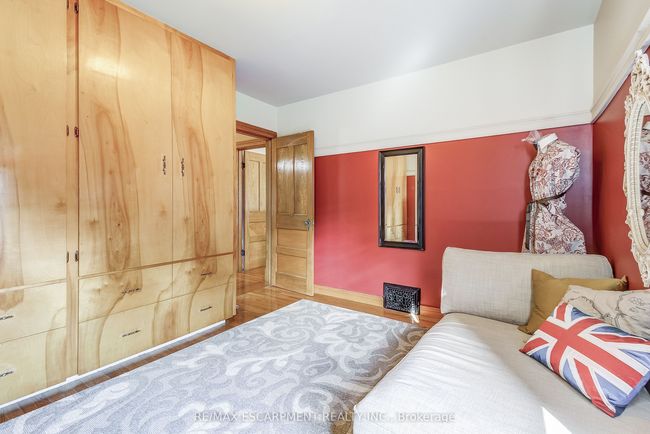 24 Ray St N, House other with 5 bedrooms, 3 bathrooms and 4 parking in Hamilton ON | Image 19