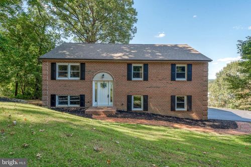 4137 Millbrook Rd, Mount Joy, PA, 17552-9391 | Card Image