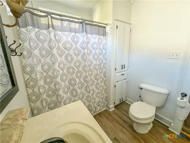 205 Hubbard Street, House other with 5 bedrooms, 3 bathrooms and null parking in Yoakum TX | Image 28