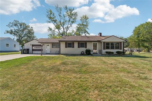 411 Metcalf Rd, Elyria, OH, 44035-2921 | Card Image