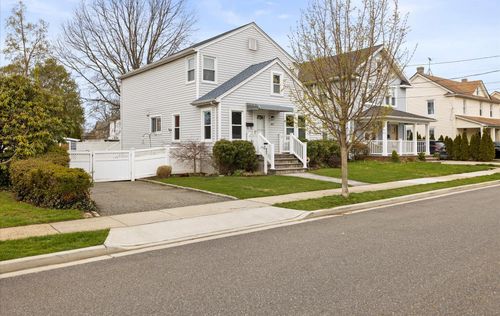 447 Burkhard Ave, Williston Park, NY, 11596-2209 | Card Image