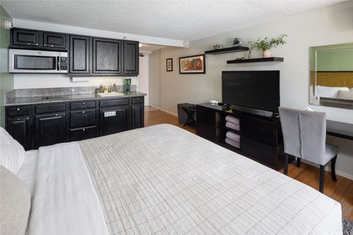 815-445 Seaside Ave, Honolulu, HI, 96815-5518 | Card Image
