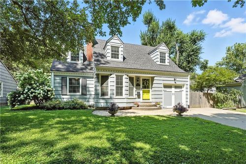 6826 Fontana St, Prairie Village, KS, 66208-1629 | Card Image