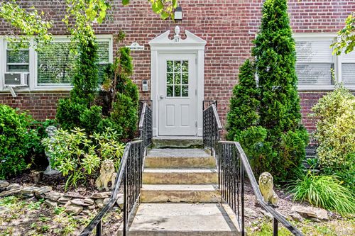 6r-17 Leewood Cir, Eastchester, NY, 10709-1902 | Card Image