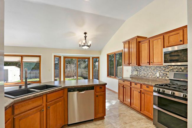 10063 64 Th Ave, House other with 6 bedrooms, 3 bathrooms and null parking in Pleasant Prairie WI | Image 6