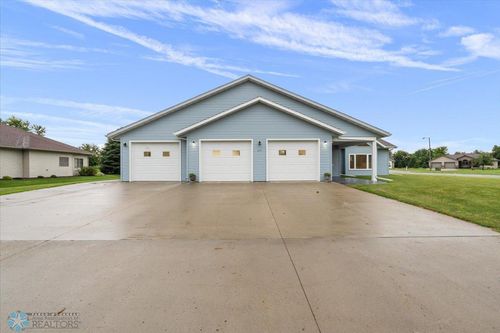 405 Oak St, Breckenridge, MN, 56520-1212 | Card Image