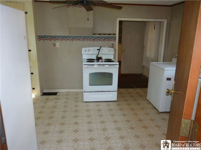 Kitchen area | Image 7