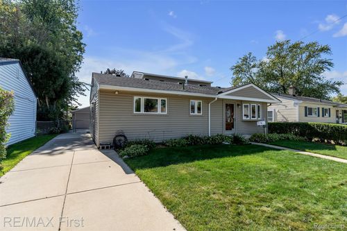 23134 Detour St, Saint Clair Shores, MI, 48082-2027 | Card Image