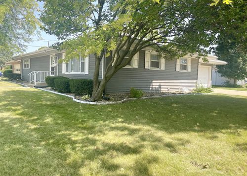 2405 Plum St, Peru, IL, 61354-1333 | Card Image