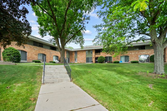 4050 W Rivers Edge Cir, Condo with 2 bedrooms, 1 bathrooms and null parking in Brown Deer WI | Image 43