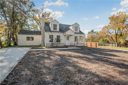 1207 E 27th St, Bryan, TX, 77803-4882 | Card Image