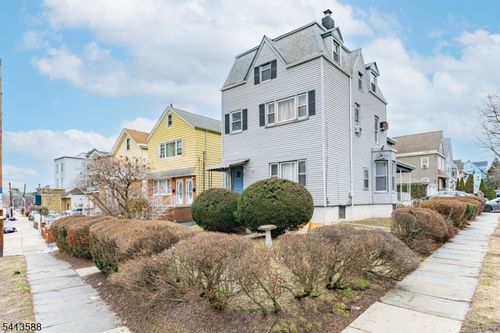 742 Avenue A, Bayonne, NJ, 07002-5857 | Card Image