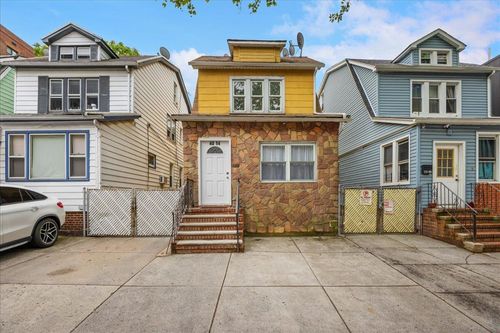 40 79th St, Elmhurst, NY, 11373-1149 | Card Image