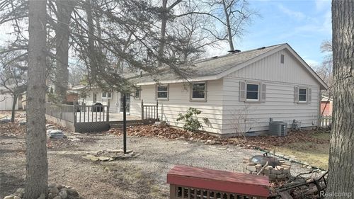 3316 Hickory Ln, Port Huron, MI, 48060-1873 | Card Image