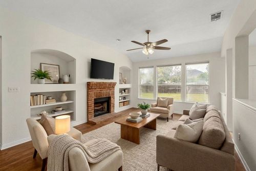 1105 Woodview Dr, Leander, TX, 78641-8648 | Card Image