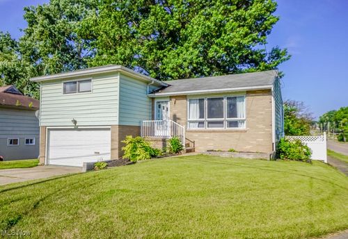 1103 Clinton Ave Se, North Canton, OH, 44720-3711 | Card Image